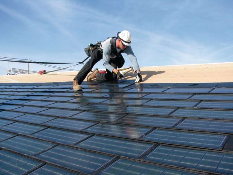 Signs That Roof Needs Professional Services